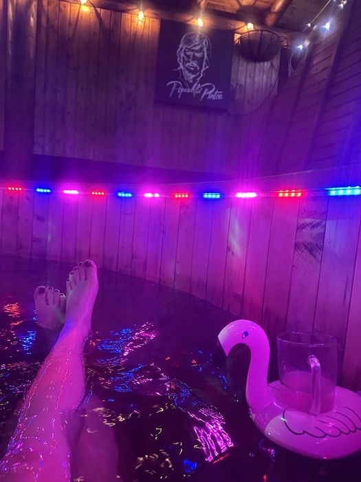 Cabana de închiriat cu ciubar si sauna !