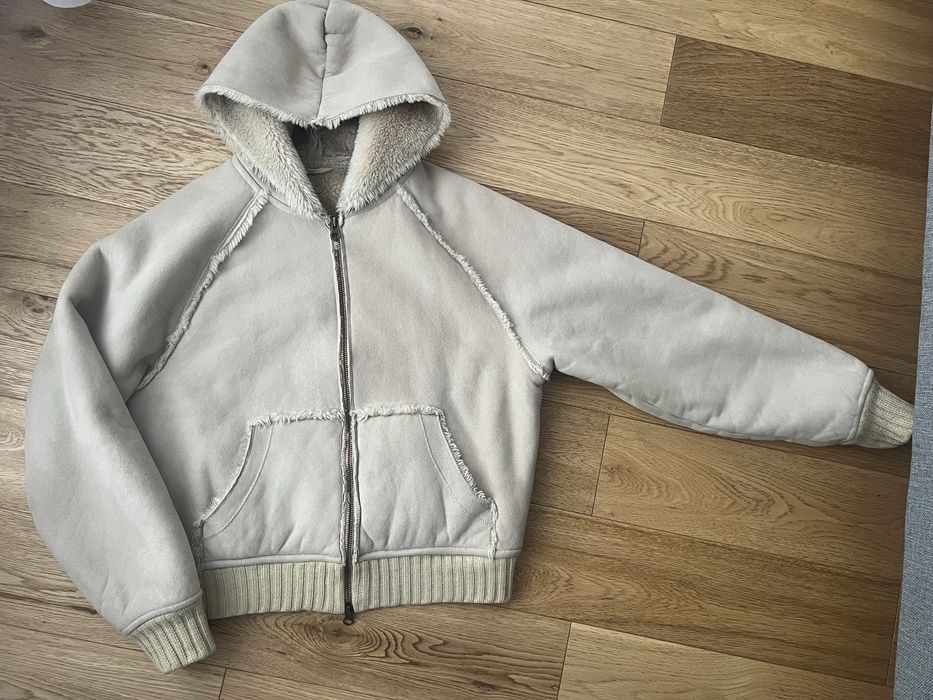 Geaca culoarea crem