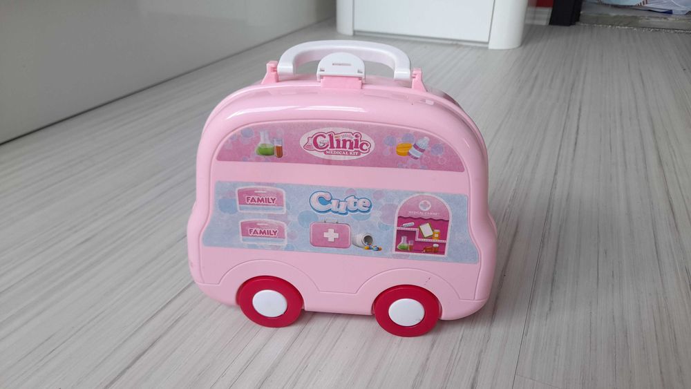 Детски лекарски комплект куфар с медински прибори