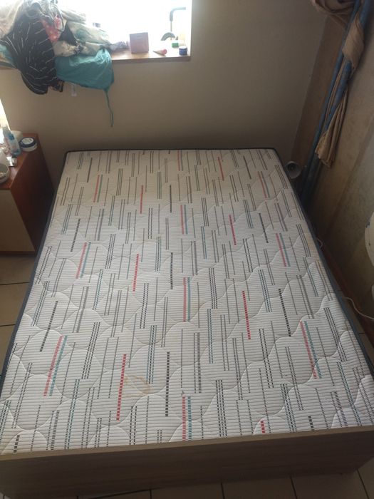 Продавам Спалня 140/200