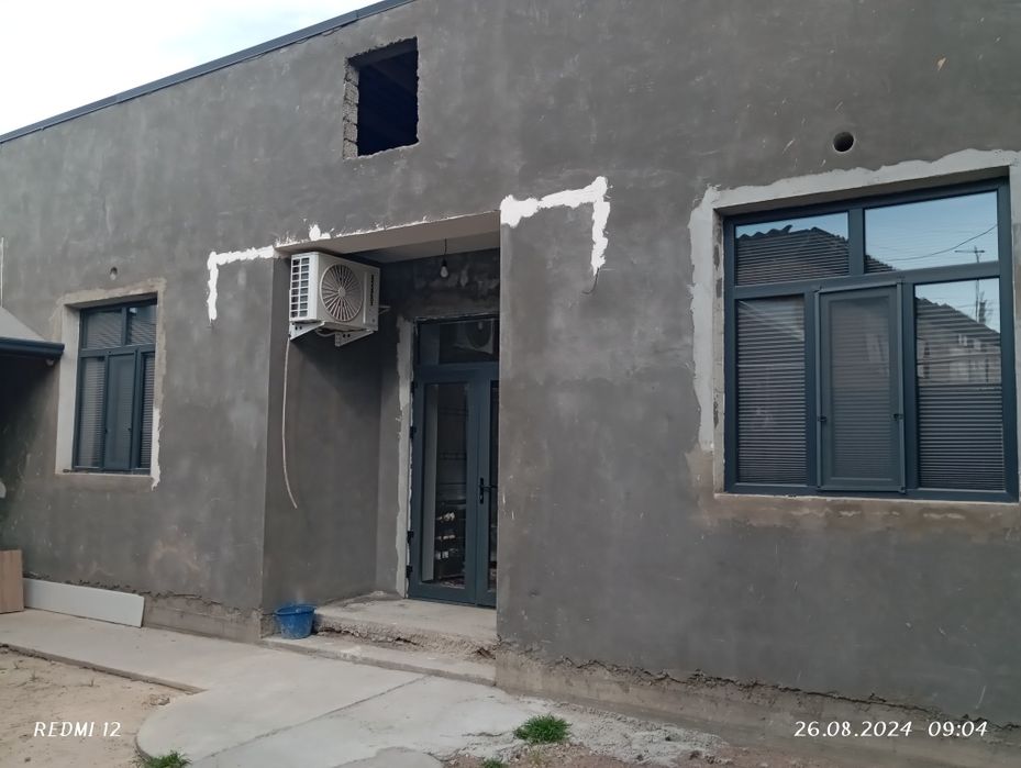 Уй сотилади. 2 сот. 4 хона +ошхона. 3 та с/у.