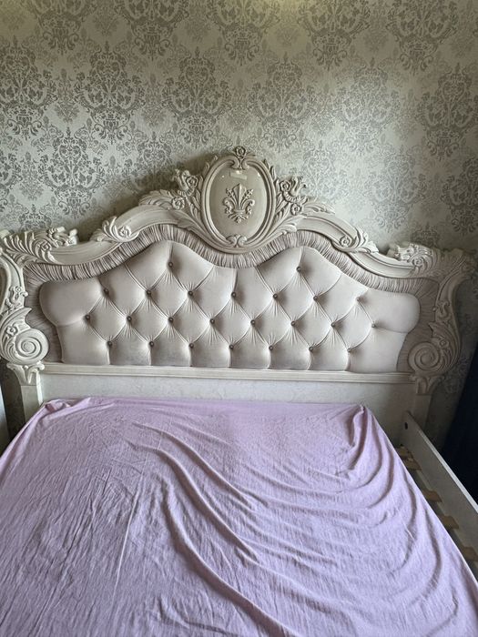 Двухспальняя кровать