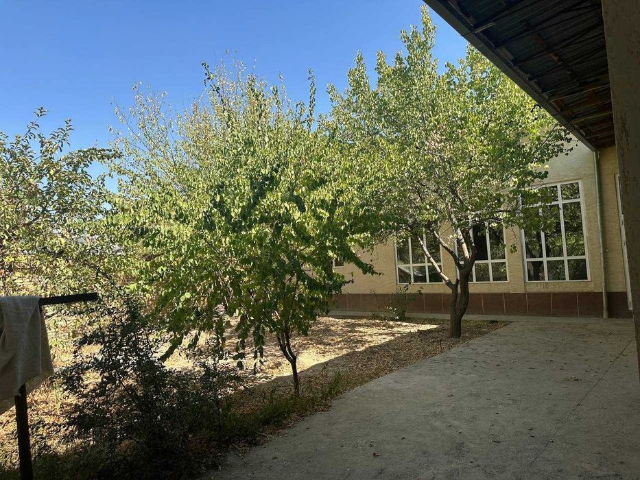 СРОЧНО !! Продается участок в Яшнабаде 6 соток 6 комнат