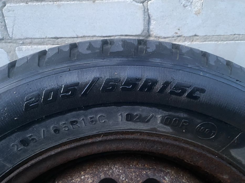 Продам шину Гудьер 205/65/15 С