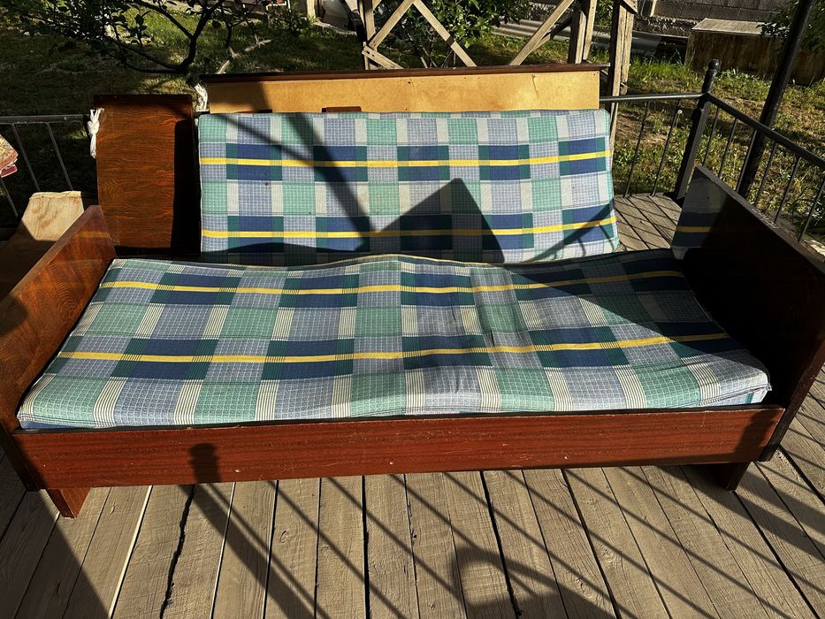 кровать с матрасом