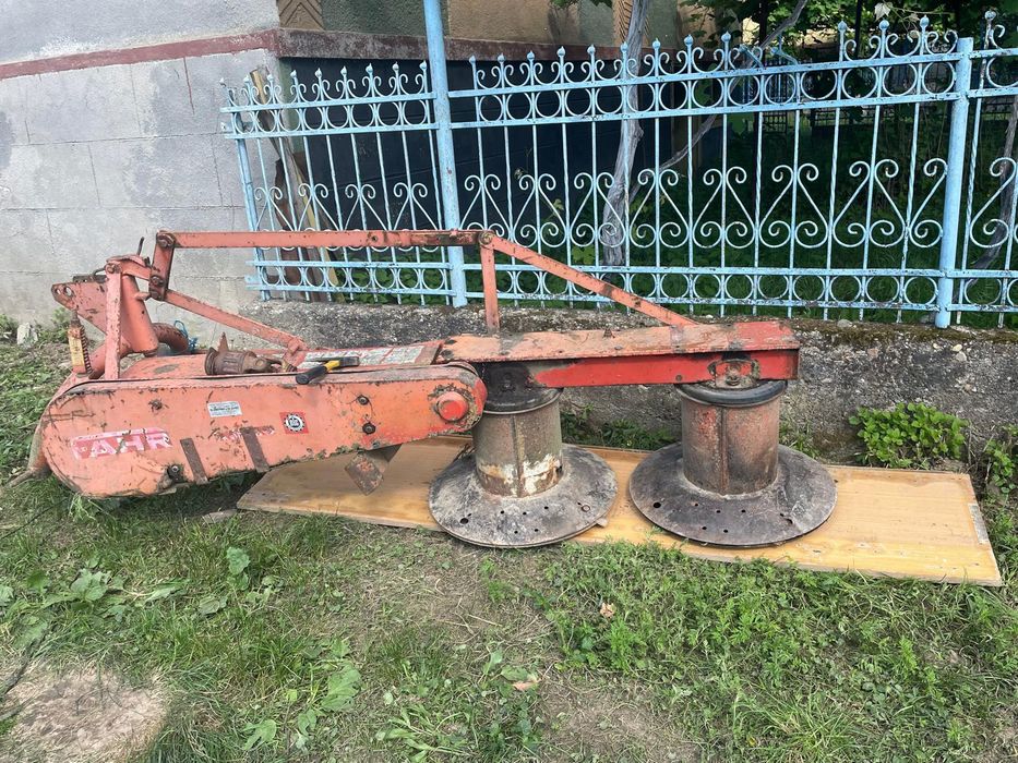 Tractor McCormik international 354 cu tot cu utilaje