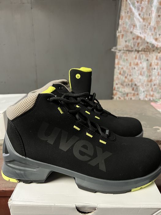 Vand bocanci protectie Uvex marimea 44