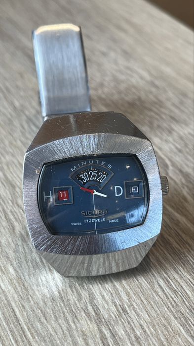 SICURA. Швейцарски часовник.