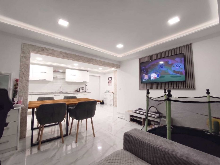 Vând apartament  3 camere