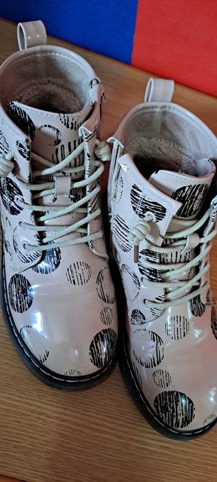 Ghete lăcuite îmblănite