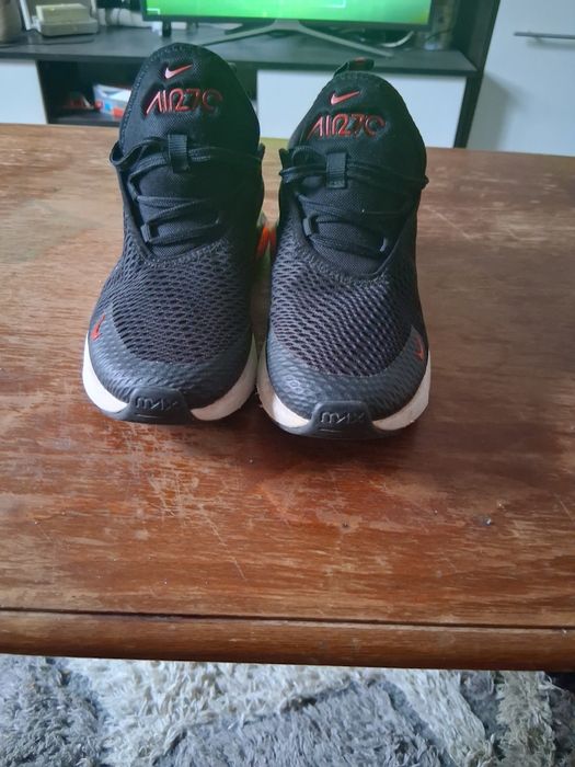 Vand adidasi nike air