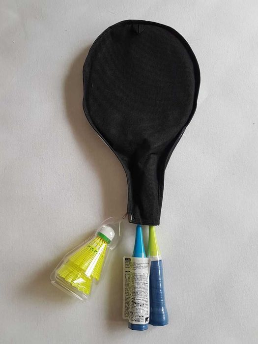 Rachete de badminton cu volane