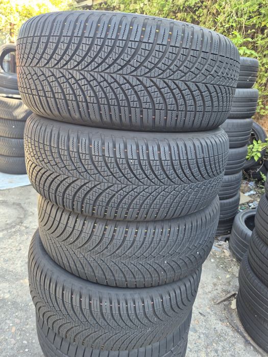 4бр. 235 50 19 Goodyear всесезонни.