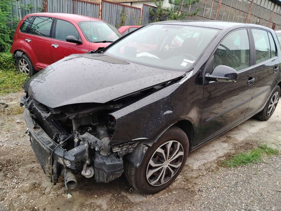 Volkswagen Golf 5 1.6 бензин 102 к.с. BSE на части