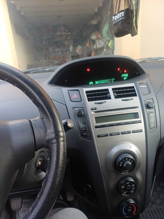 Vând Toyota Yaris