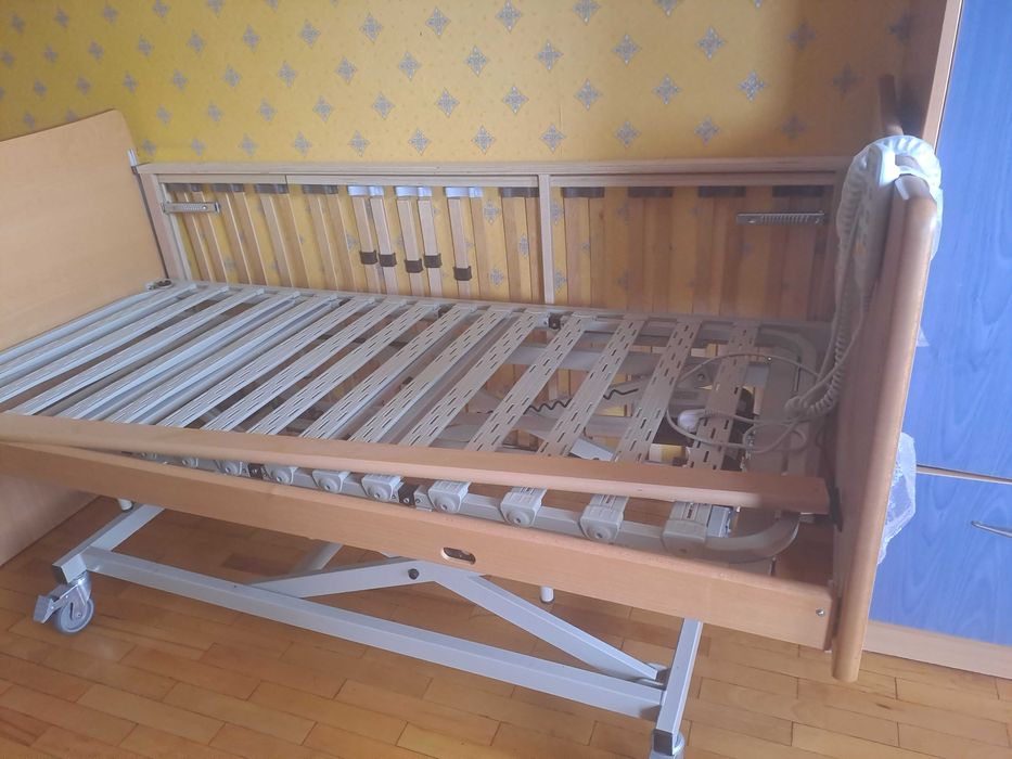 Продавам медицинско легло почти ново 1000 лв