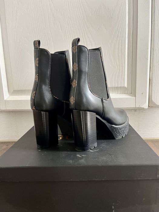 Guess боти с дебел ток