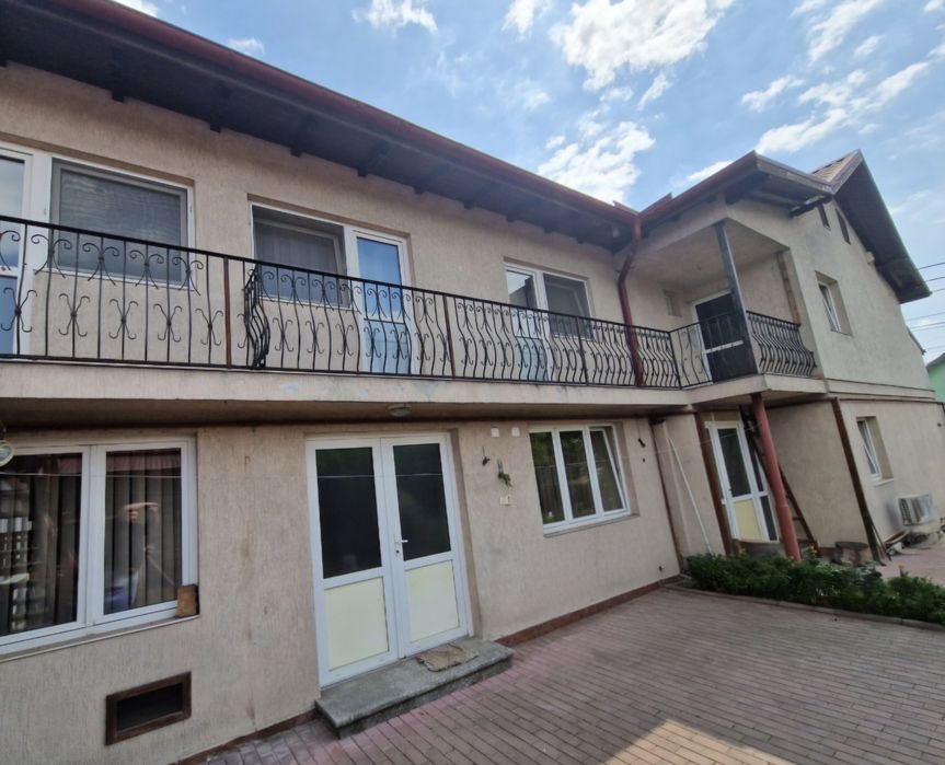 Închiriez casă cu etaj pentru activităţi comerciale, sediu firmă etc.