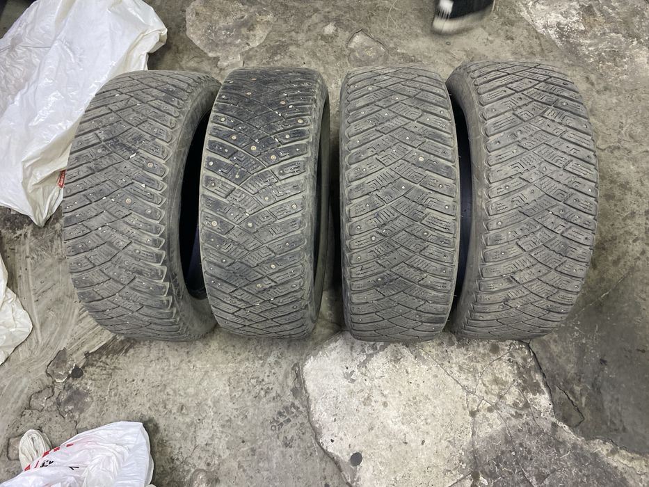 Комлект зимних шин Goodyear