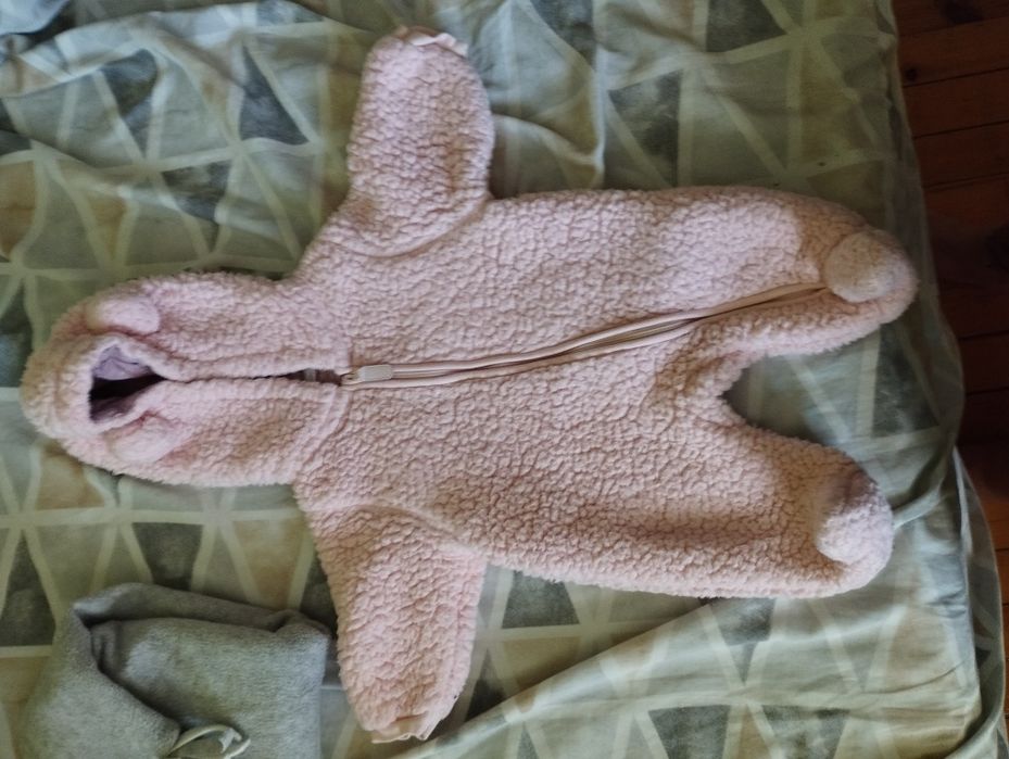 Бебешки зимни космонавти