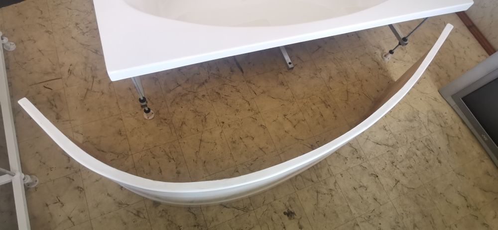 Продам экран на угловую ванну