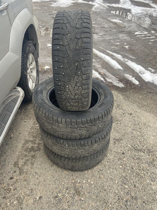 Продам зимнии шины
