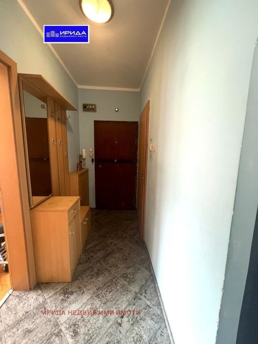 Тристаен апартамент в Бъкстон