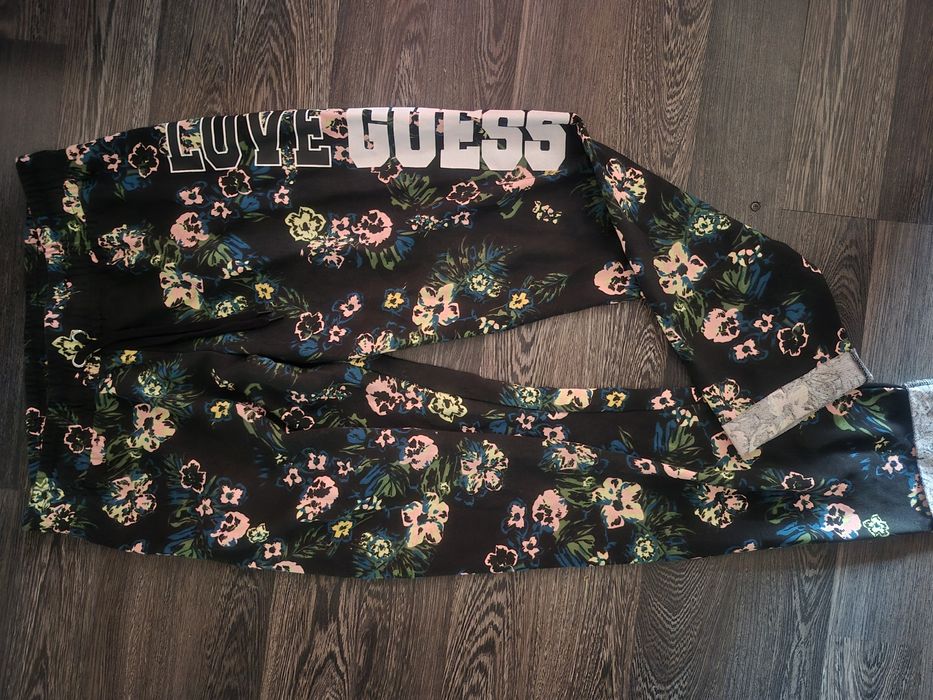 Оригинален екип на GUESS