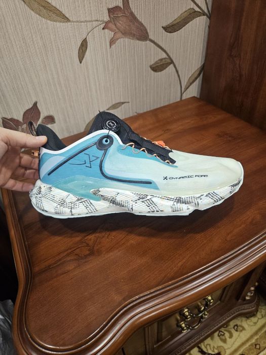 Продаются кроссовки 42 размера