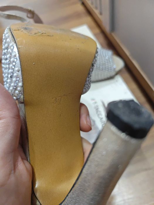 Блестящие туфли на вечер