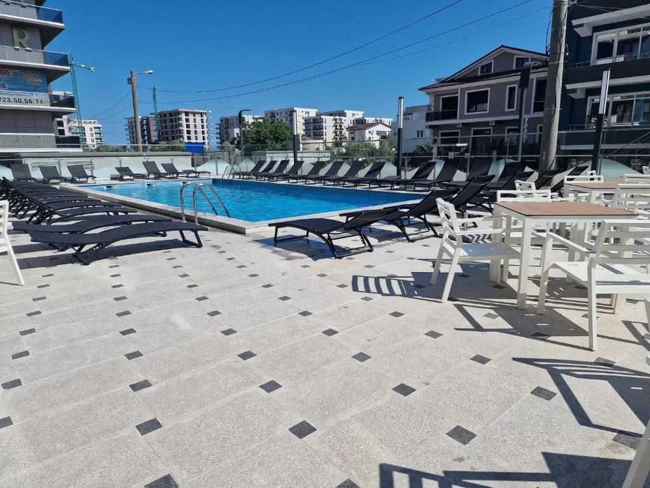Inchiriez apartament in complex cu piscina Mamaia Nord
