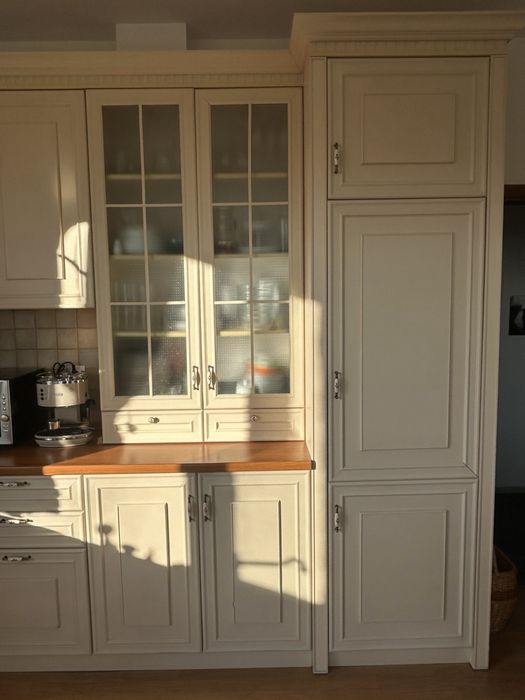 Кухня с включени ел. уреди