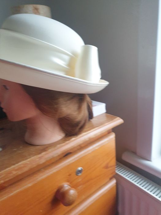 Pălărie crem pentru nunti