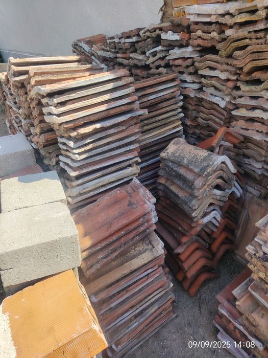 Стари керемиди и капаци