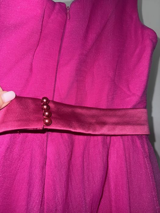 Rochie fucsia cu crepeu pe partea stanga