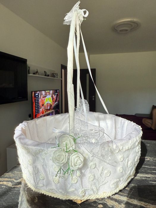 Елегантна кошница за подаръци или ритуали
