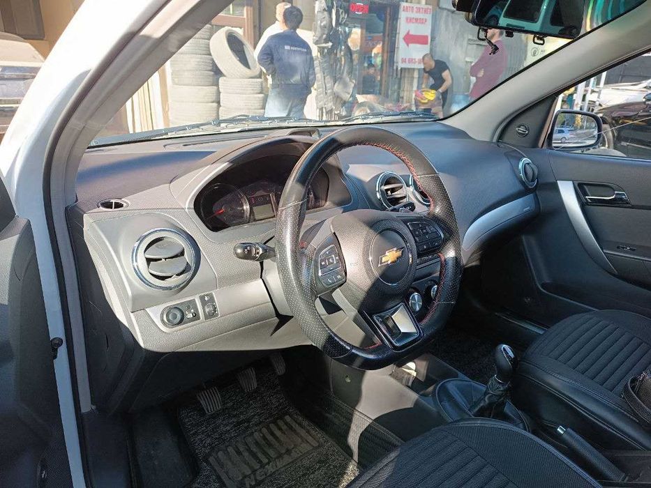 Nexia 3 mexanika sotiladi