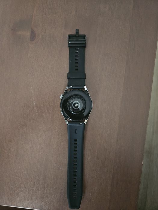 Huawey GT 3 46mm

Touch-ul merge fara probleme, autonomie buna.

Crapat in partea de
