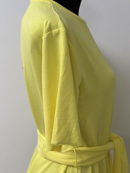 Vand rochie zara galbena material tricot se potriveste pt gravide
