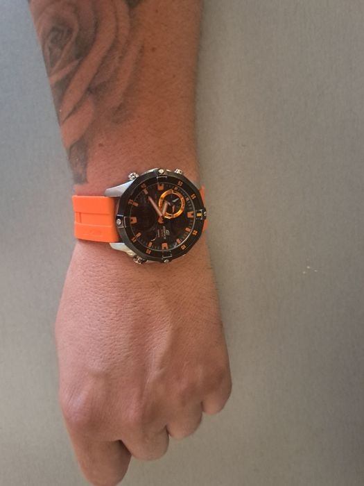 Часовник Casio ema100