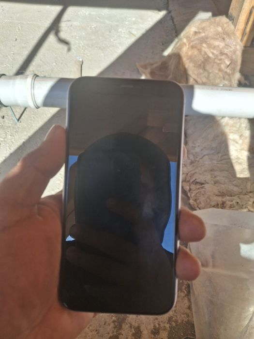 Продам айфон 11 в средним состаяние
