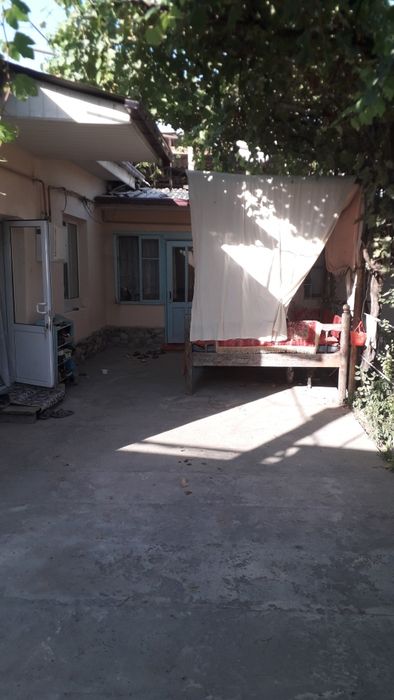 Шинам ховли уй сотилади