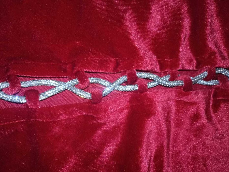 Блузка красная очень эффектная