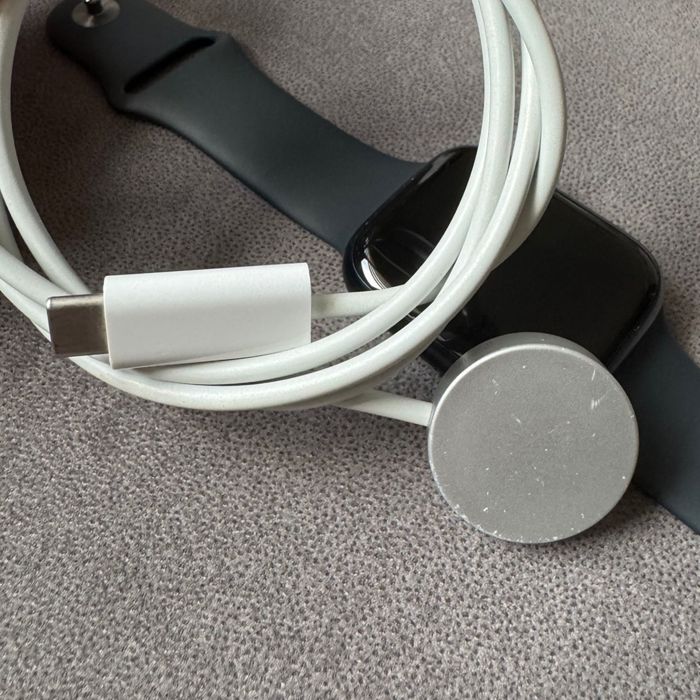 Apple Watch Series 7, 45 мм + оригинално магнитно зарядно