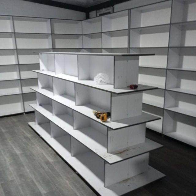 Doʻkon larga poʻlka stelajlar