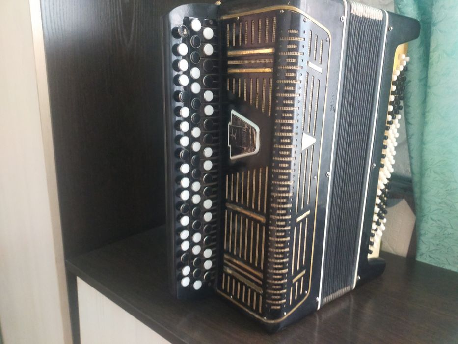 Продам Боян,марка соната