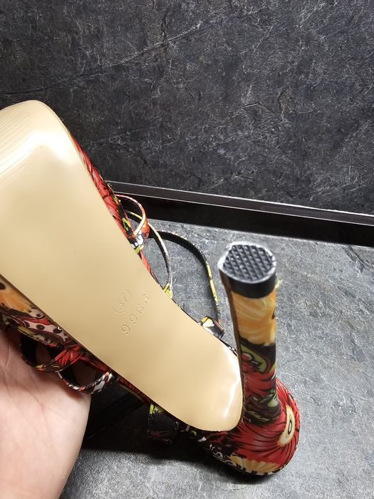 Дамски обувки с висок ток