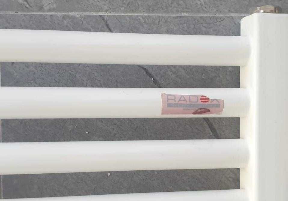 Calorifer baie Radox inclusiv robineti si kit de fixare