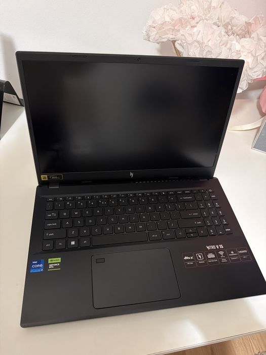 Acer Nitro V15 rtx 4050 16 gb RAM