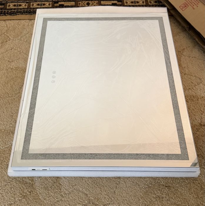 Oglindă LED 70x55cm, iluminare integrată, buton touch, design modern